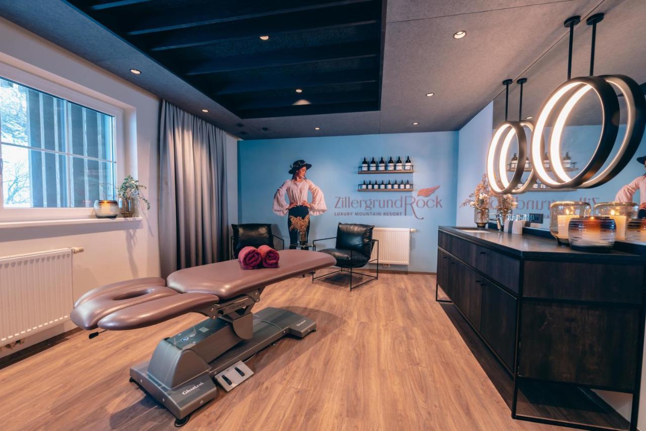 Zillergrundrock Luxury Mountain Resort Mayrhofen Bagian luar foto