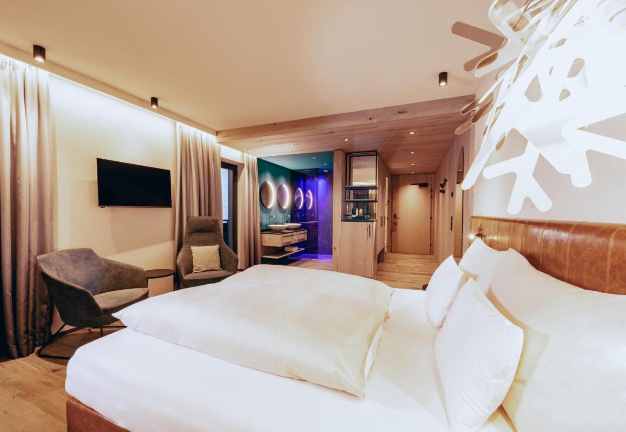 Zillergrundrock Luxury Mountain Resort Mayrhofen Bagian luar foto