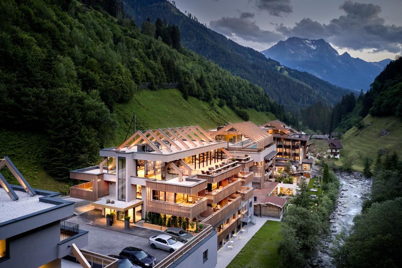 Zillergrundrock Luxury Mountain Resort Mayrhofen Bagian luar foto