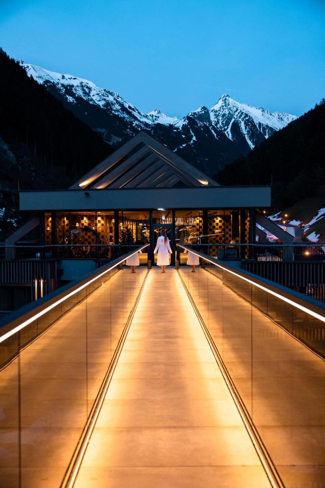 Zillergrundrock Luxury Mountain Resort Mayrhofen Bagian luar foto