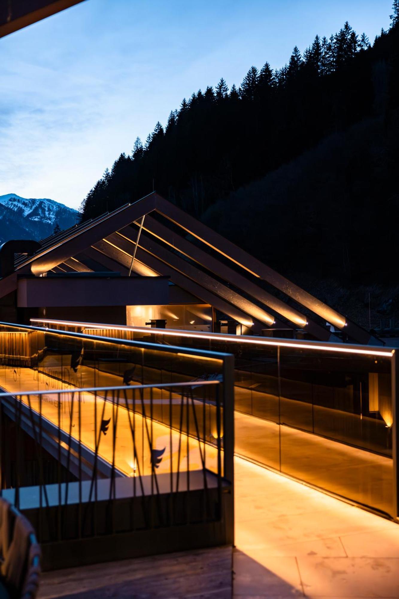 Zillergrundrock Luxury Mountain Resort Mayrhofen Bagian luar foto