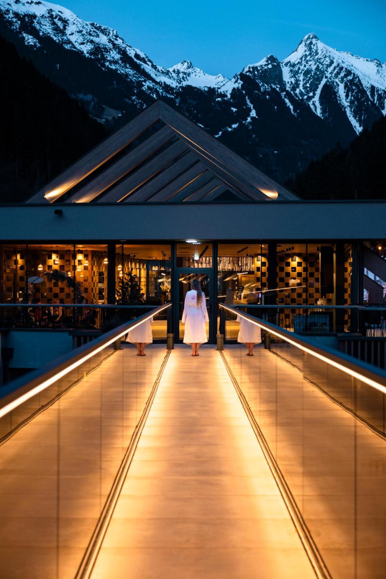 Zillergrundrock Luxury Mountain Resort Mayrhofen Bagian luar foto